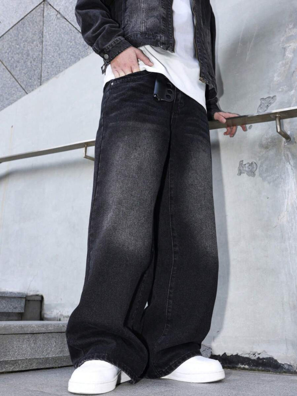 Men's Straight-Leg Jeans — Faded Black