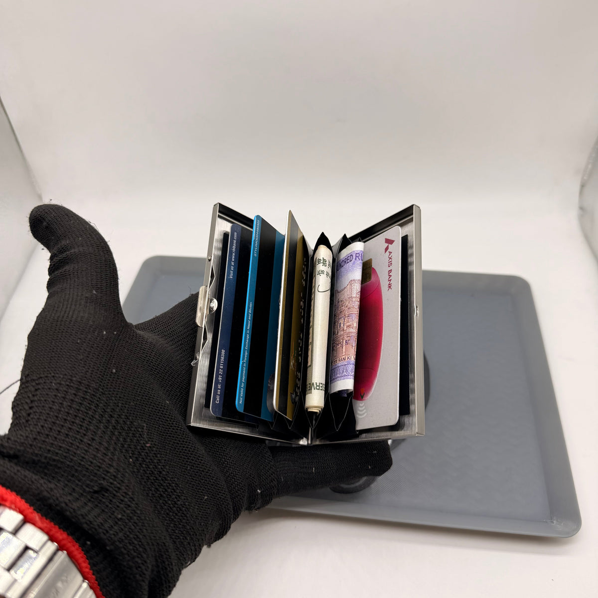 Tongue emblem card holder detail view